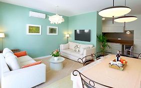 Abbott Apartment - 1 Min From The Beach - 100M2 - Sleeps 8